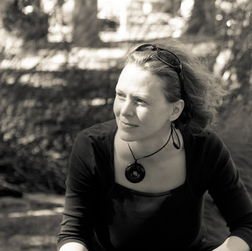 Elizabeth Drew Photo 29