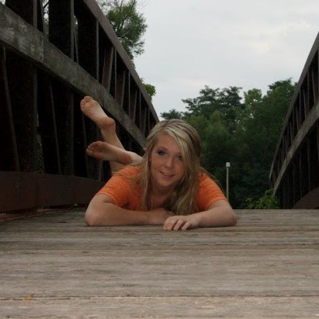 Allie Monroe Photo 4