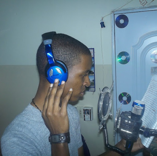 Manuel Santana Photo 46