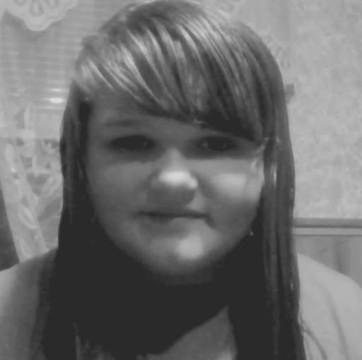 Julia Hebert Photo 32