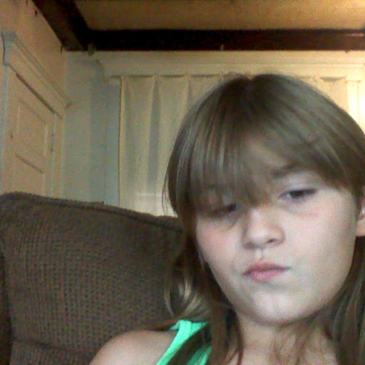 Julia Gillespie Photo 21