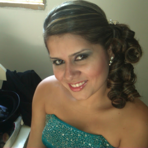 Alicia Betancourt Photo 20
