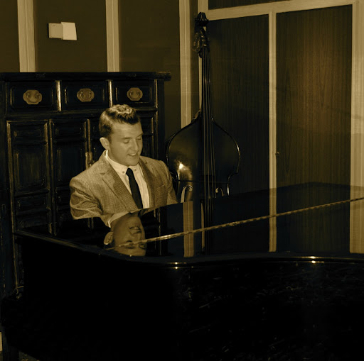 Danny Rhodes Photo 33