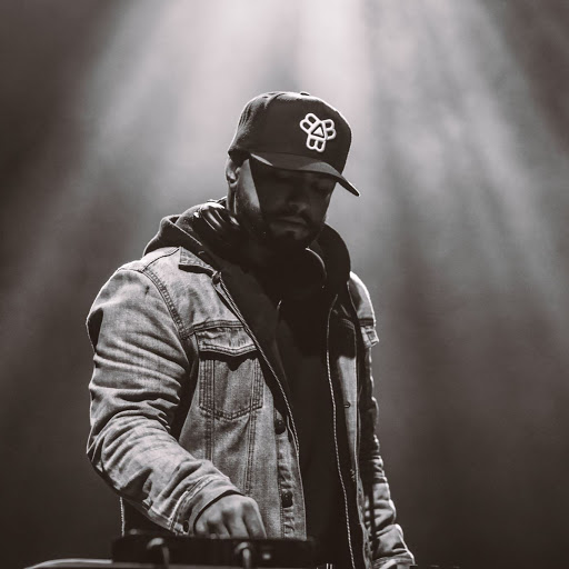 Miguel Irizarry Photo 14