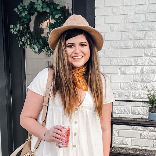 Laura Flores Photo 16