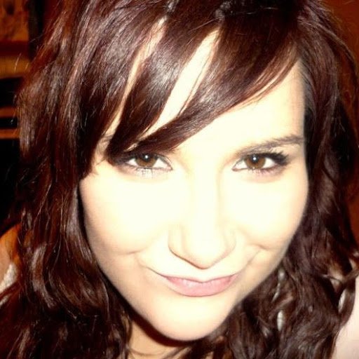 Laura Dillon Photo 14