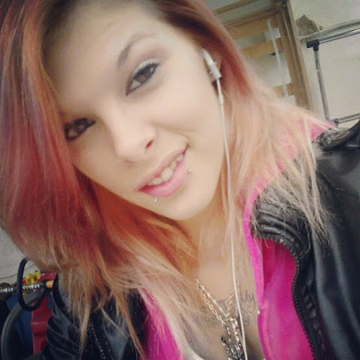 Kristina Saunders Photo 15