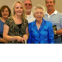 Esther Robinson Photo 10