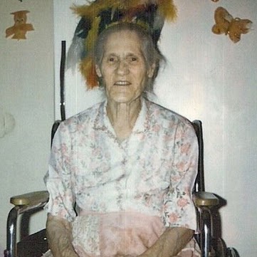 Elizabeth Brady Photo 42