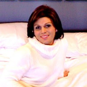 Michelle Hendrickson Photo 22