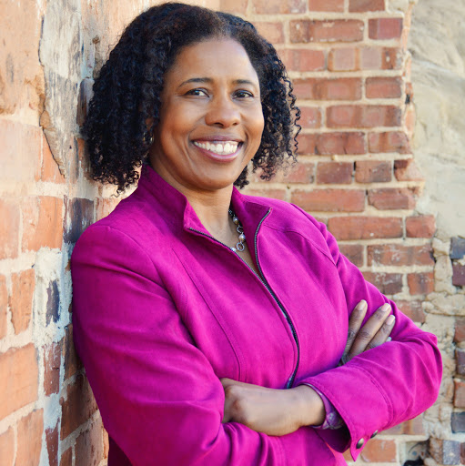 Regina Taylor Photo 15