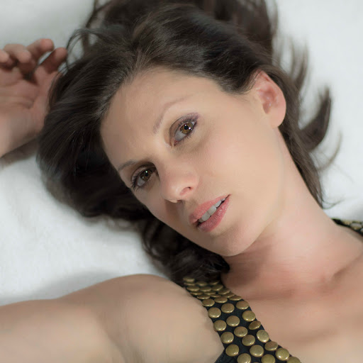 Angela Peters Photo 7