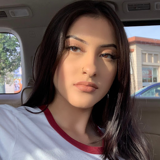 Denise Castillo Photo 15