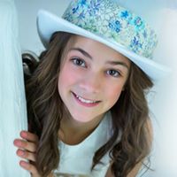 Julia Quintero Photo 9