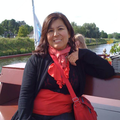 Elizabeth Paredes Photo 16