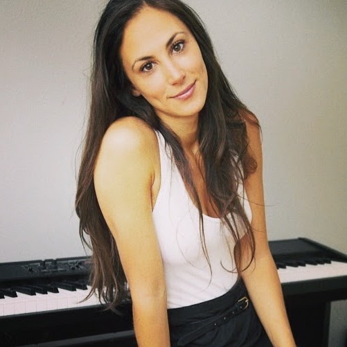 Julia Price Photo 27