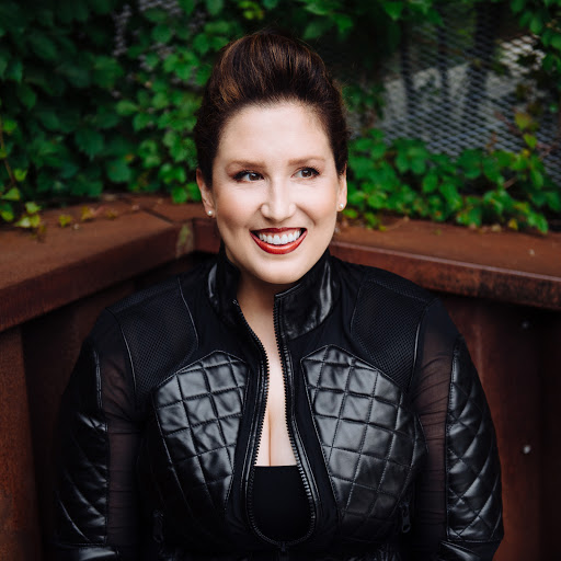 Alexandra Lang Photo 32