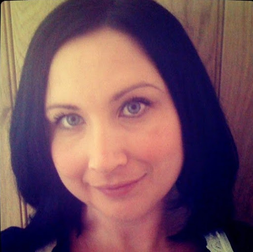 Laura Cummings Photo 9