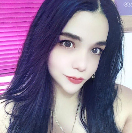 Stephanie Lozano Photo 19