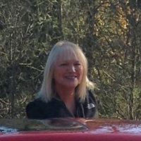 Laurie Hahn Photo 22