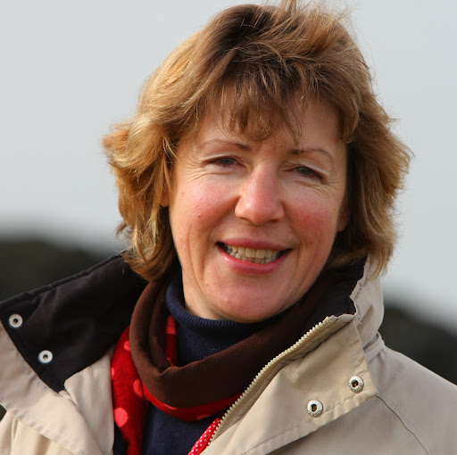Caroline Trotter Photo 7