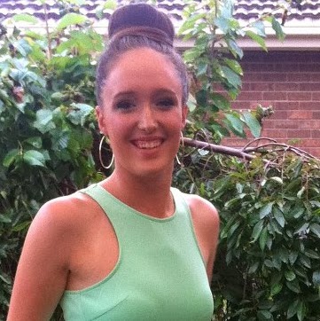 Louise Mills Photo 14