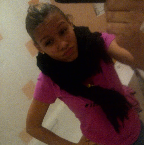 Ellie Alexander Photo 9