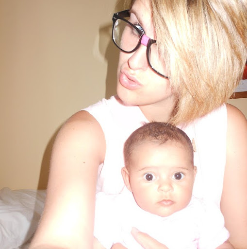 Amy Squires Photo 12