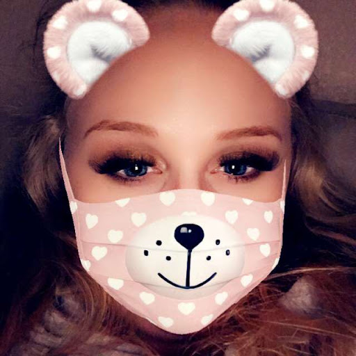 Erika Moore Photo 9