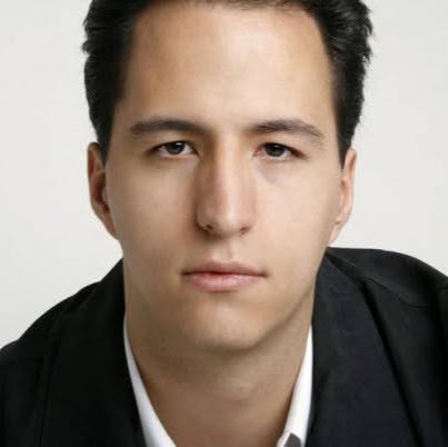 Eduardo Villanueva Photo 42