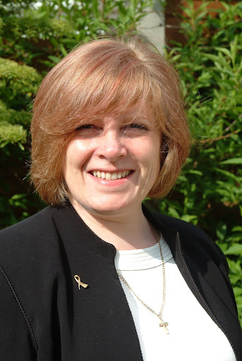 Lesley Faulkner Photo 2