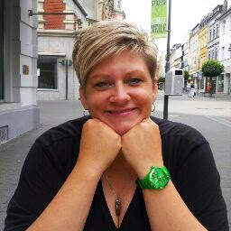 Sandra Kehl Photo 13