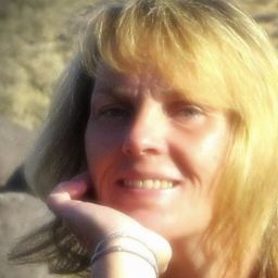 Lisa Pearson Photo 48