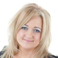 Julie Mathews Photo 10