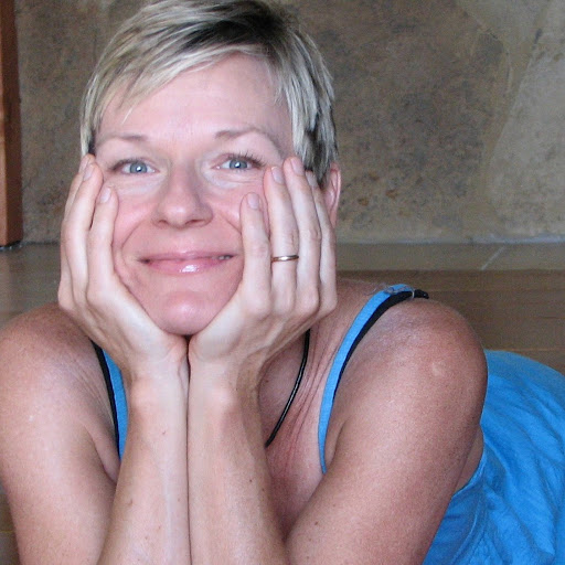 Connie Mendoza Photo 7