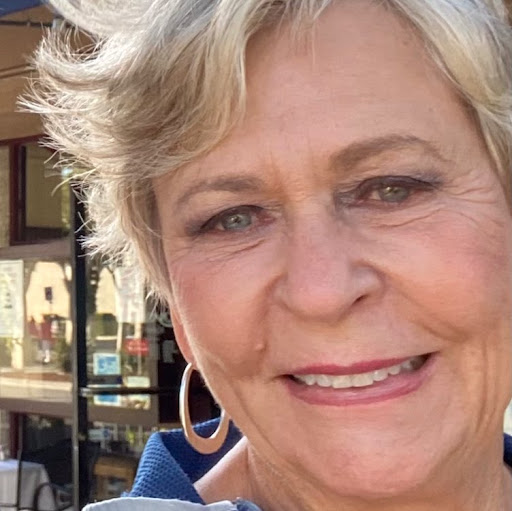 Stephanie George Photo 34