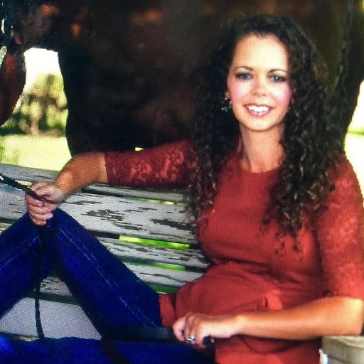 Elizabeth Arnold Photo 34