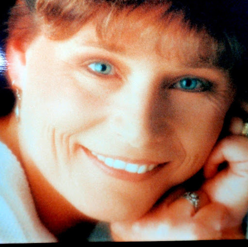 Julia Barker Photo 22