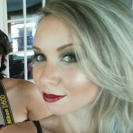 Sarah Emery Photo 10