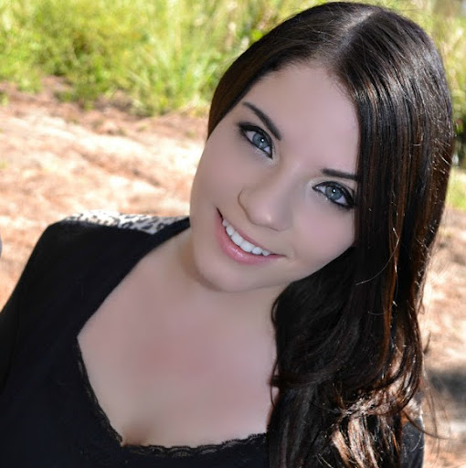 Samantha Arnold Photo 32