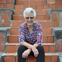 Stephanie Lloyd Photo 10