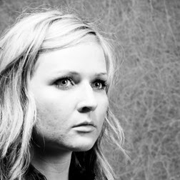 Julie Roussel Photo 34
