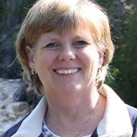 Julie Meadows Photo 14