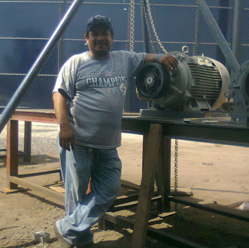 Robin Castillo Photo 34