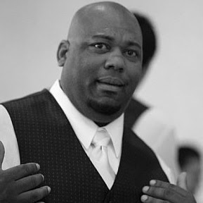 Lee Bradford Photo 30
