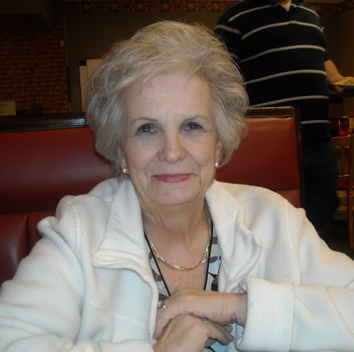 Joan Holland Photo 12