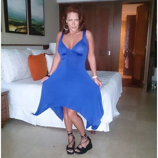 Kelly Armstrong Photo 45