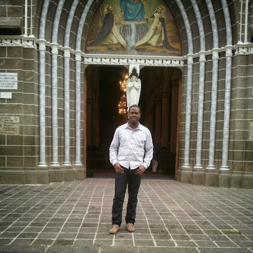 Rafael Angulo Photo 16