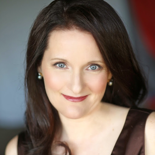 Pamela Daly Photo 13