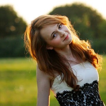 Amanda Bowman Photo 34